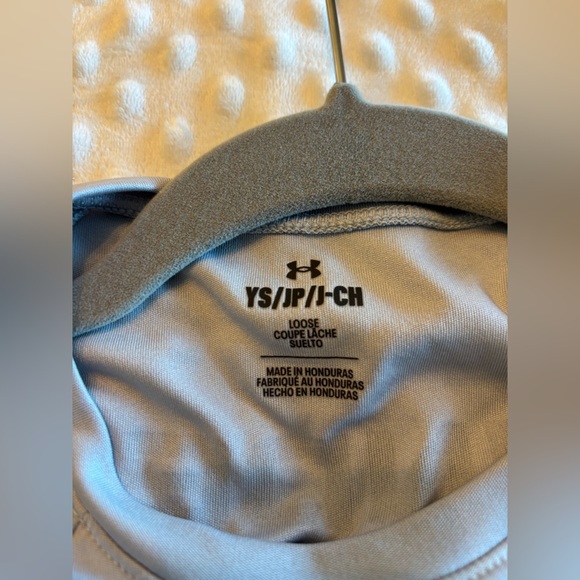 Under Armor Boys Light Gray Dry Fit T Shirt Size Youth Small Loose - Picture 4 of 4